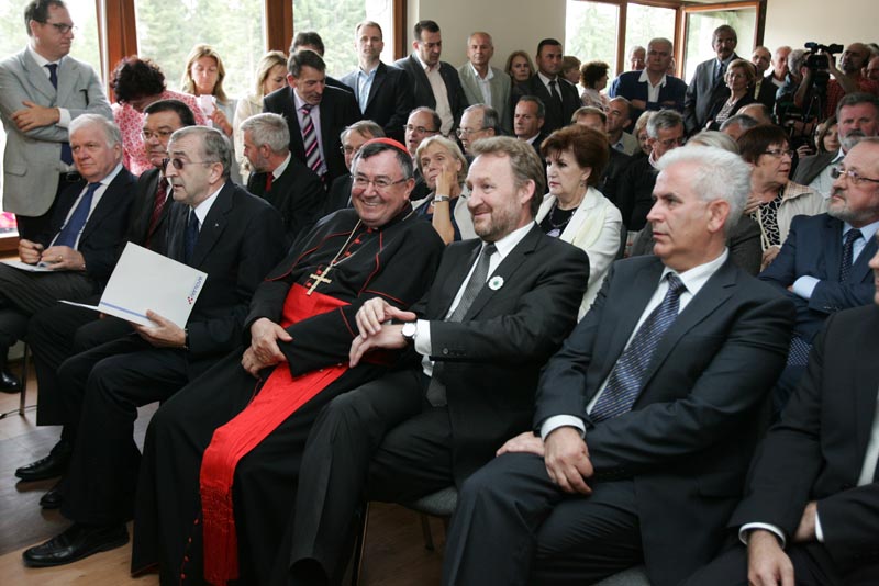 PREZENTIRAN OBNOVLJENI 