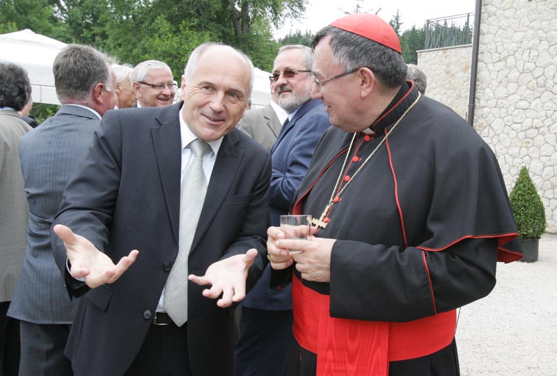 PREZENTIRAN OBNOVLJENI 