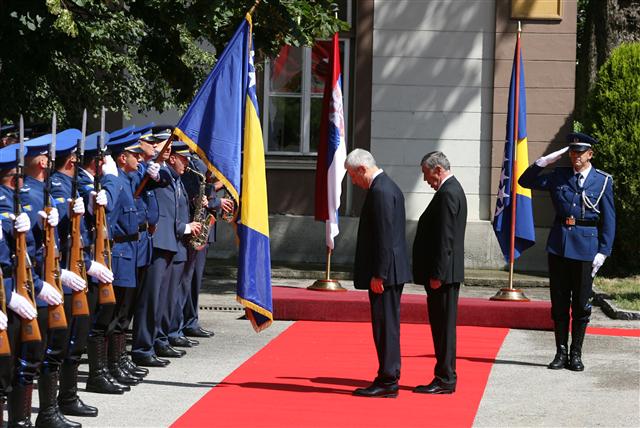 Boris Tadić s članovima Predsjedni&scaron;tva BiH u rezidenciji Konak