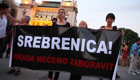 zene u crnom-beograd-srebrenica
