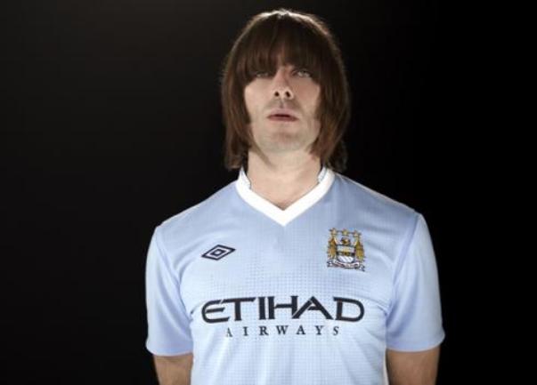 Liam Gallagher dres Manchester Uniteda