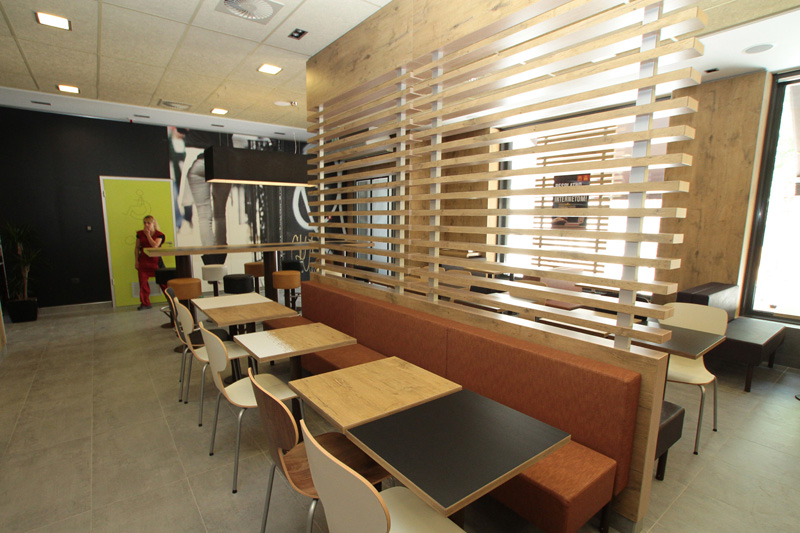 Press-konferencija u prvom Mc'Donalds restoranu u Sarajevu Press-konferencija u prvom Mc'Donalds restoranu u Sarajevu