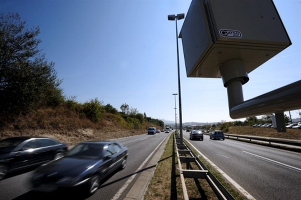 kamera na cesti radar