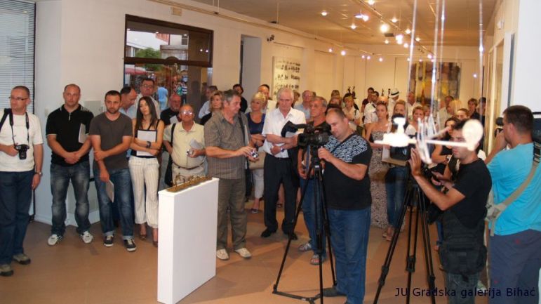 Izložba Dvijetri dimenzije u Bihaću