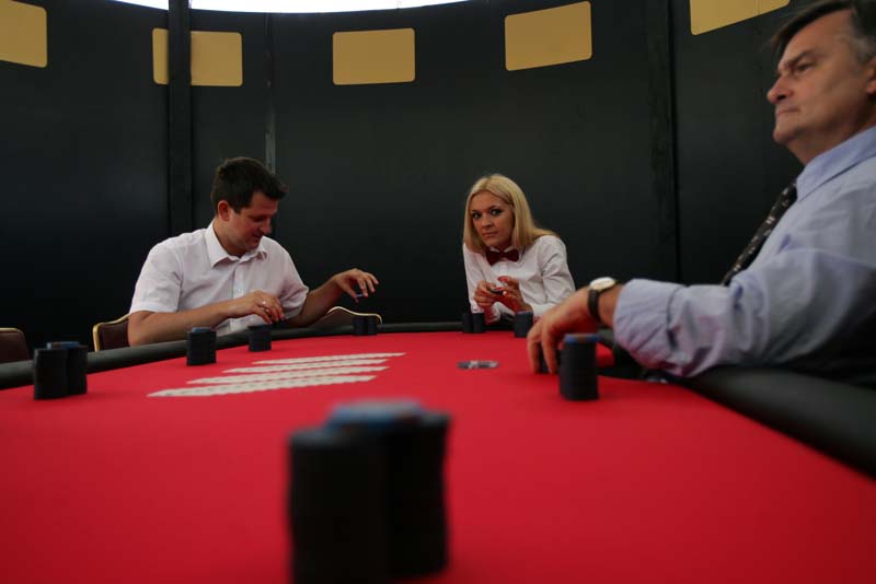 Lutrija BiH, u vrijeme trajanja SFF-a, postavit će posebno kreirani Casino u prostoru ljetne ba&scaron;te hotela 'Evropa' gdje će posjetitelji moći dobiti besplatne žetone i oku&scaron;ati svoju sreću u igri 'Texas Holdem Poker'/ Foto: DEPO PORTAL