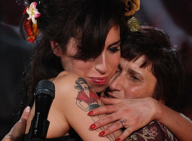 Amy Winehouse s majkom Janis