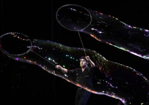 The Gazillion Bubble Show u Pekingu The Gazillion Bubble Show u Pekingu