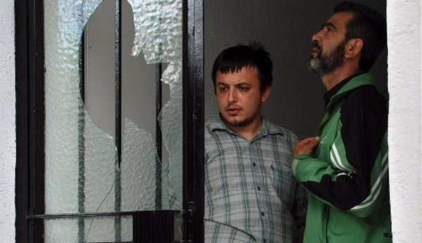 razbijena stakla u islamskom centru u novom sadu razbijena stakla u islamskom centru u novom sadu