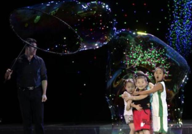 The Gazillion Bubble Show u Pekingu The Gazillion Bubble Show u Pekingu