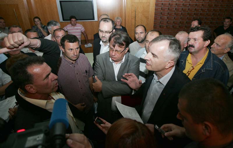 Sastanak poljoprivrednika sa Jerkom Lijanovićem i Nerminom Nikšićem Sastanak poljoprivrednika sa Jerkom Lijanovićem i Nerminom Nikšićem