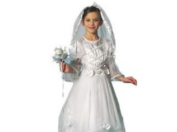 djevojčica u vjenčanici djevojčica u vjenčanici