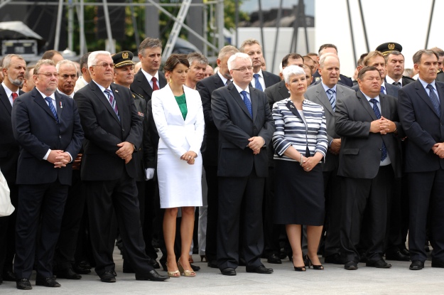 ivo josipovic spomenik knin ivo josipovic spomenik knin