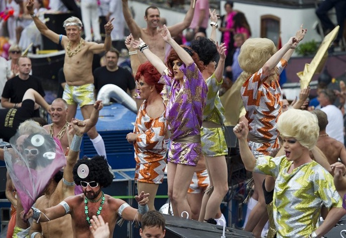 Prvi put u paradi učestvovao i vojni brod Prvi put u paradi učestvovao i vojni brod