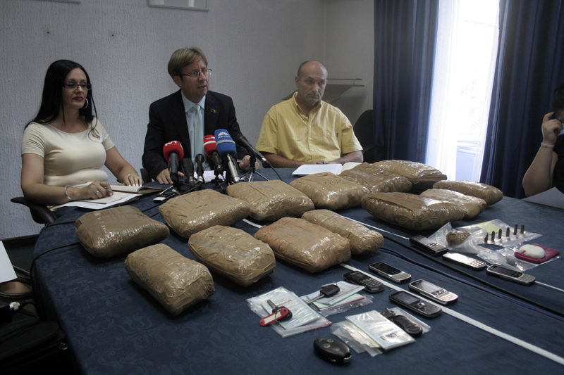 Tokom akcije su zaplijenjeni: 11 kilograma marihuane, 70 grama amfetamina, određena sumu novca, vi&scaron;e mobilnih telefona i ugovora o unajmljivanju rent-a-car auta kori&scaron;tenih u krivičnim djelima grupe/ Foto: DEPO PORTAL