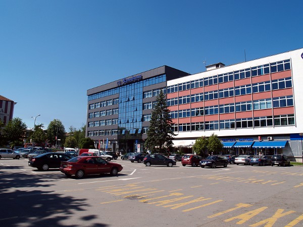 dijamantski putevi i milionske garaže