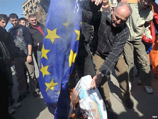 paljenje eu zastave paljenje eu zastave