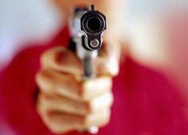 pi&scaron;tolj naslovna