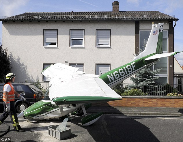 avion prinudno sletanje avion prinudno sletanje