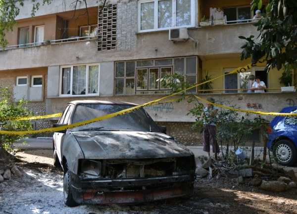 zapaljen auto mostar 1