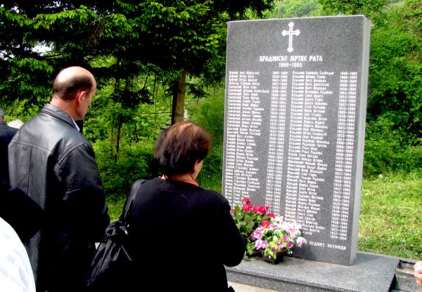 Spomen-obilježje u Bradini; foto: SRNA