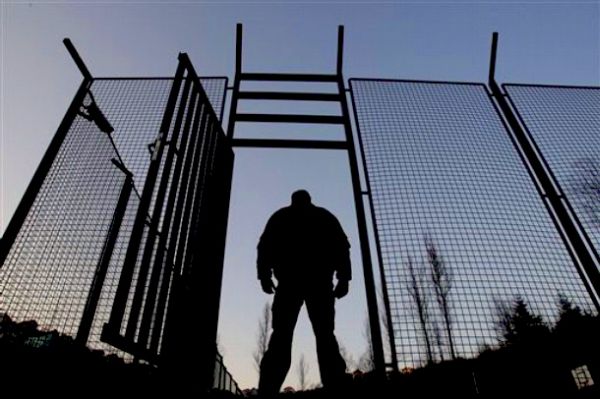 Imigracijski centar u Lukavici; ilustracija: AP Imigracijski centar u Lukavici; ilustracija: AP