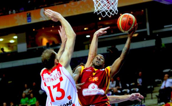 Bo McCalebb i Viktor Sanikidze; foto: Reuters Bo McCalebb i Viktor Sanikidze; foto: Reuters