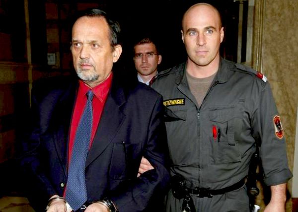 Detalj s privođenja Gerda Hosinka; foto: Reuters Detalj s privođenja Gerda Hosinka; foto: Reuters