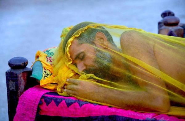 Ulični spavač u Pakistanu; foto: Reuters Ulični spavač u Pakistanu; foto: Reuters