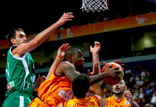 Bo McCalebb i Mirza Begič; foto: Getty Images