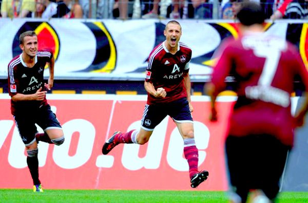 Oba gola za goste postigao je Timmy Simons s bijele tačke; foto: Getty Images Oba gola za goste postigao je Timmy Simons s bijele tačke; foto: Getty Images