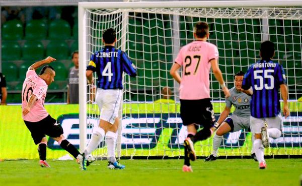 Fabrizio Miccoli postiže svoj prvi pogodak; foto: Getty Images Fabrizio Miccoli postiže svoj prvi pogodak; foto: Getty Images