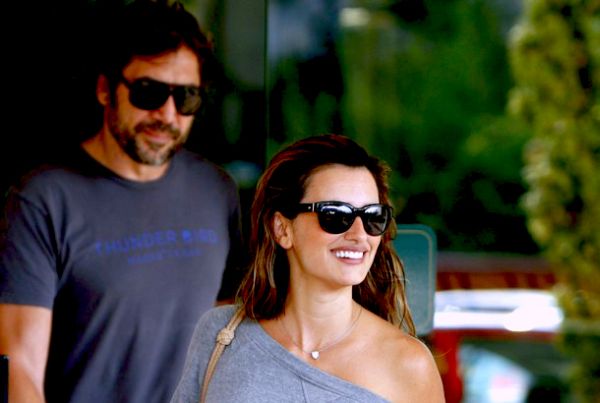 Penelope Cruz u pratnji supruga Javiera Bardema; foto: Reuters