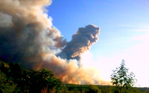 Sve zemaljske i zračne snage su povučene s požari&scaron;ta s kojeg odjekuju detonacije; foto: 24sata.hr