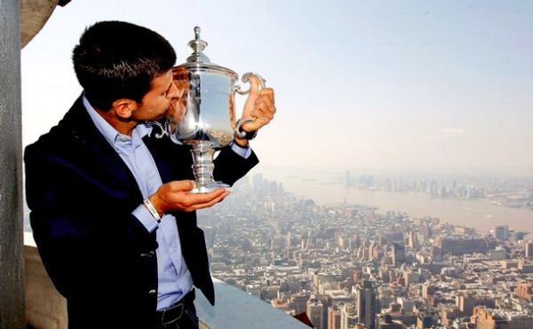 Novak Đoković na krovu Empire State Buildinga proslavlja pobjedu na US Openu; foto: Getty Images