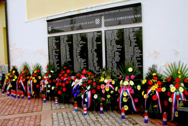 Spomen-obilježje u Uzdolu; foto: Hkv.hr
