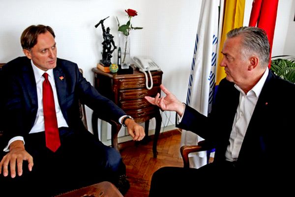 Zlatko lagumdžija (desno) i Ranko Krivokapić; foto: Sdp.ba