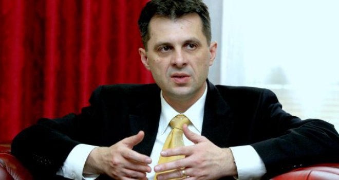 Radojičić: Nisam napustio SNSD-a, vrh stranke radi protiv mene