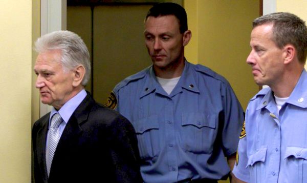 Momčilo Peri&scaron;ić u ha&scaron;koj sudnici; foto: Reuters