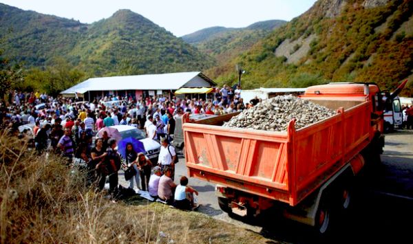 Na prelazu se i danas nalaze Eulexovi policajci i carinici kao i njihove kosovske kolege; foto: Reuters
