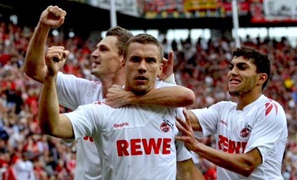 Milivoje Novaković (lijevo), Lukas Podolski (u sredini) i Adil Chihi; foto: AP