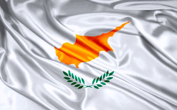 Kipar je od invazije Turske '74. podijeljen na međunarodno priznati grčki južni dio i na otcijepljeni turski sjeverni dio; ilustracija: Wallpapersnova.com