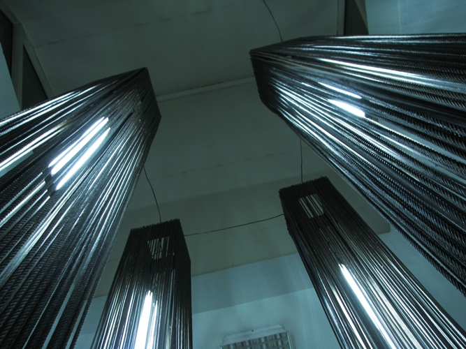 Između svjetla i tame