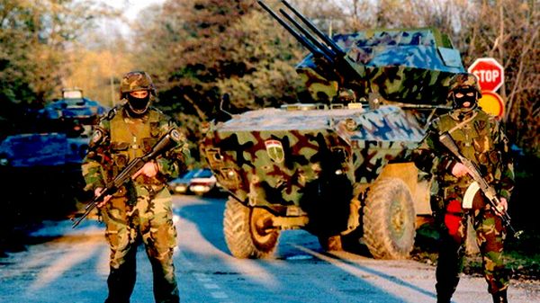 Prizor s beogradskih ulica za vrijeme pobune 2001. godine; foto: Rtv.rs