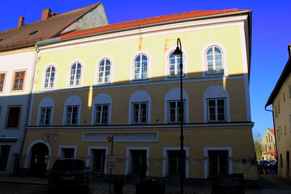 Hitlerova rodna kuća; foto: Panoramio.com