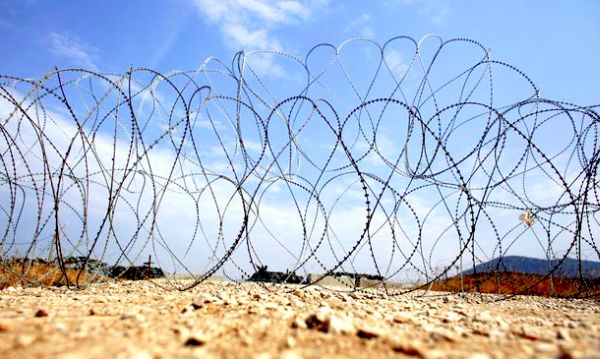 Pripadnici KFOR-a tvrde da je prelaz Brnjak kasno sinoć otvoren za saobraćaj; ilustracija: Reuters Pripadnici KFOR-a tvrde da je prelaz Brnjak kasno sinoć otvoren za saobraćaj; ilustracija: Reuters