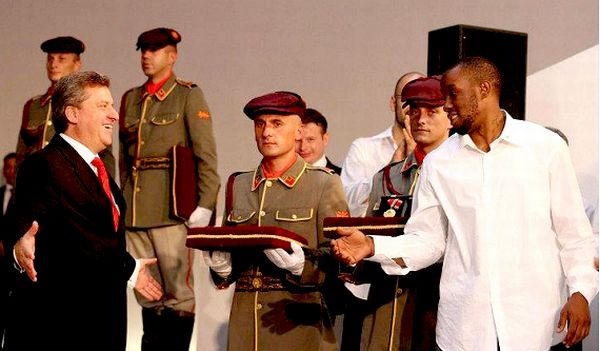 Lester Bo McCalebb prima Orden zasluga Makedonije; foto: Time.mk