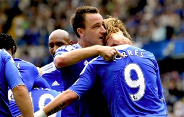 Igrači Chelseaja proslavljaju Torresov pogodak; foto: AP Igrači Chelseaja proslavljaju Torresov pogodak; foto: AP