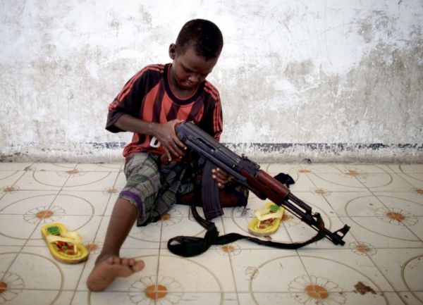 Dijete s kalašnjikovim Dijete s kalašnjikovim