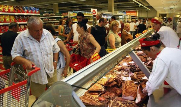 Najniža prosječna neto plata u avgustu u RS isplaćena je u ugostiteljstvu 543 KM; ilustracija: Novosti.rs