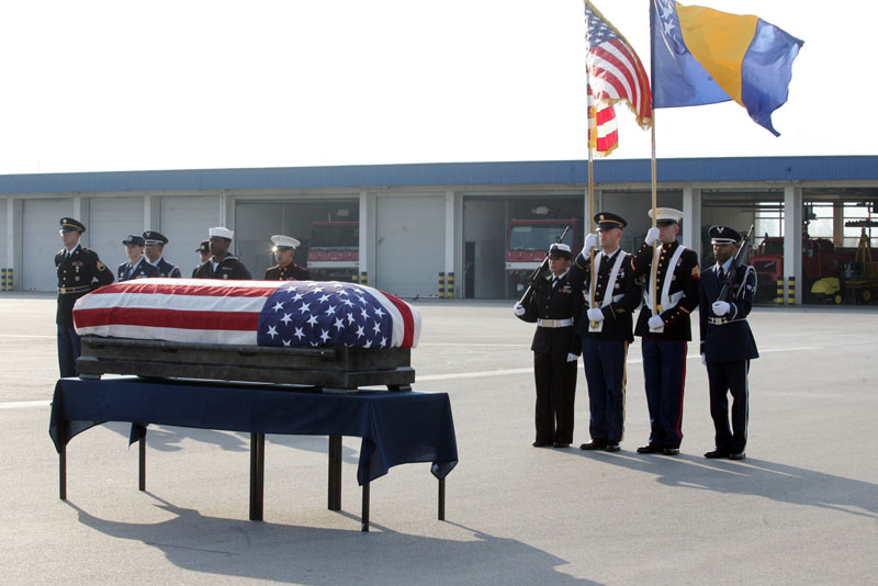 Sa Sarajevskog aerodroma ispraćeni posmrtni ostaci &scaron;tabnog narednika zračnih snaga SAD-a Meceslausa Miaskiewicza poginulog u maju 1944.
